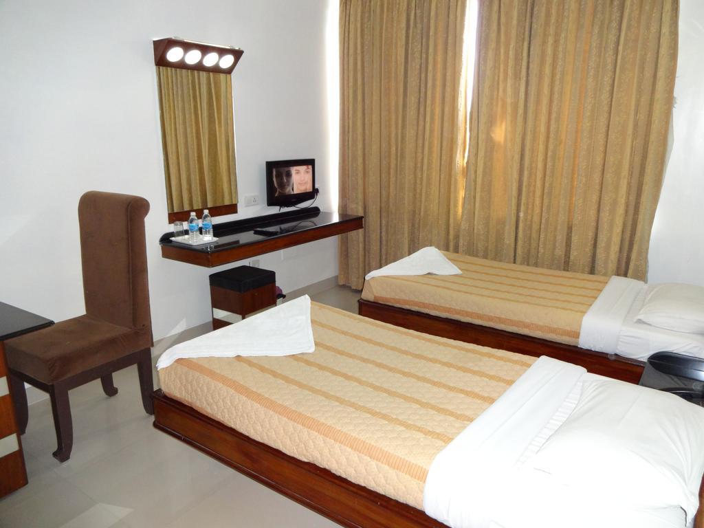Lotus Comfort - A Pondy Hotel Pondicherry Room photo