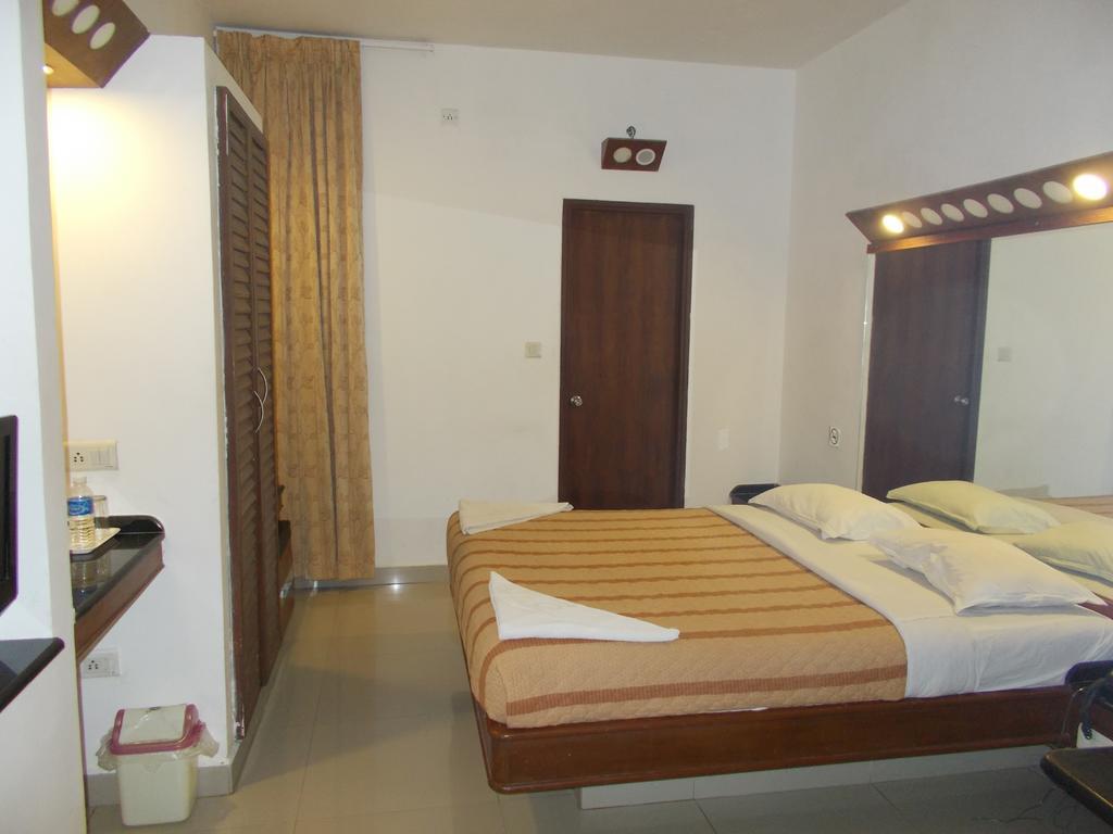 Lotus Comfort - A Pondy Hotel Pondicherry Exterior photo