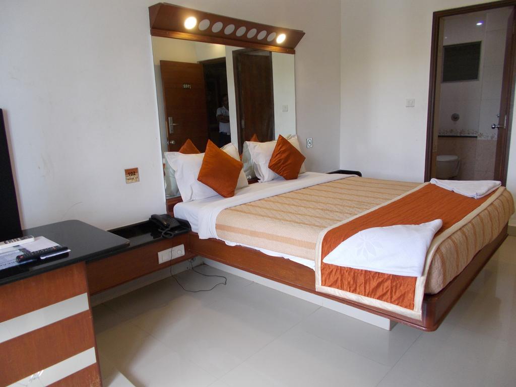 Lotus Comfort - A Pondy Hotel Pondicherry Exterior photo